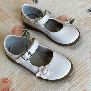 Toddler Girls Stride Rite  White Patent Leather Mary Janes size 10.5m